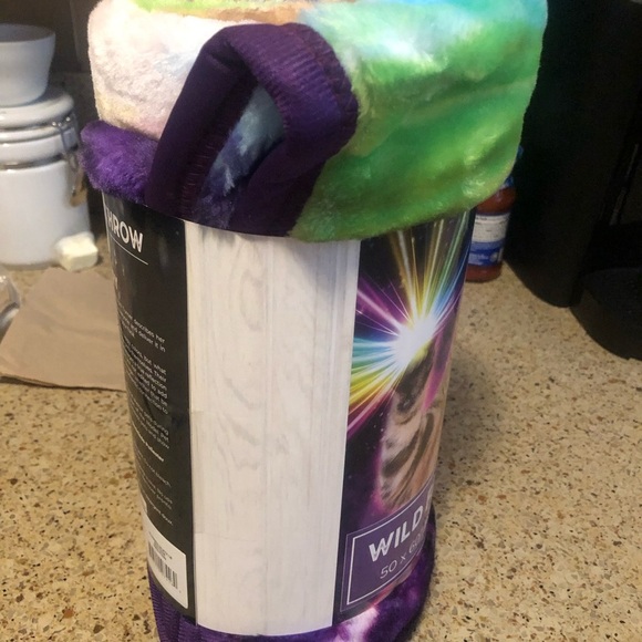 Wild Frontier Plush Throw Wilderness Galactic Cat Multicolor 50 X 60" NWT - Picture 3 of 7